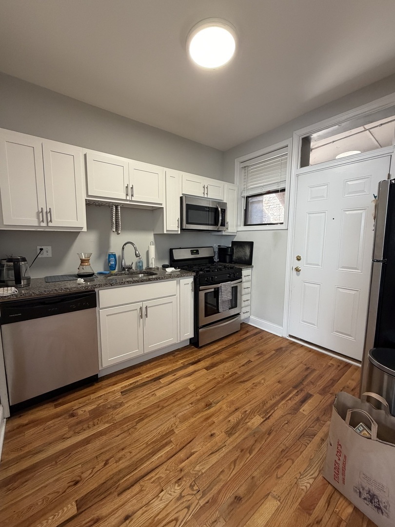631 W ROSCOE Street M1