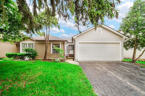 Photo of 1893 Appaloosa Drive, Naperville, IL 60565 (MLS # 12434784) Photo of 1893 Appaloosa Drive, Naperville, IL 60565 (MLS # 12434784)