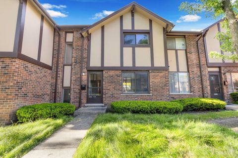 Photo of 18w266 Knollwood Lane, Villa Park, IL 60181 (MLS # 12648705)
