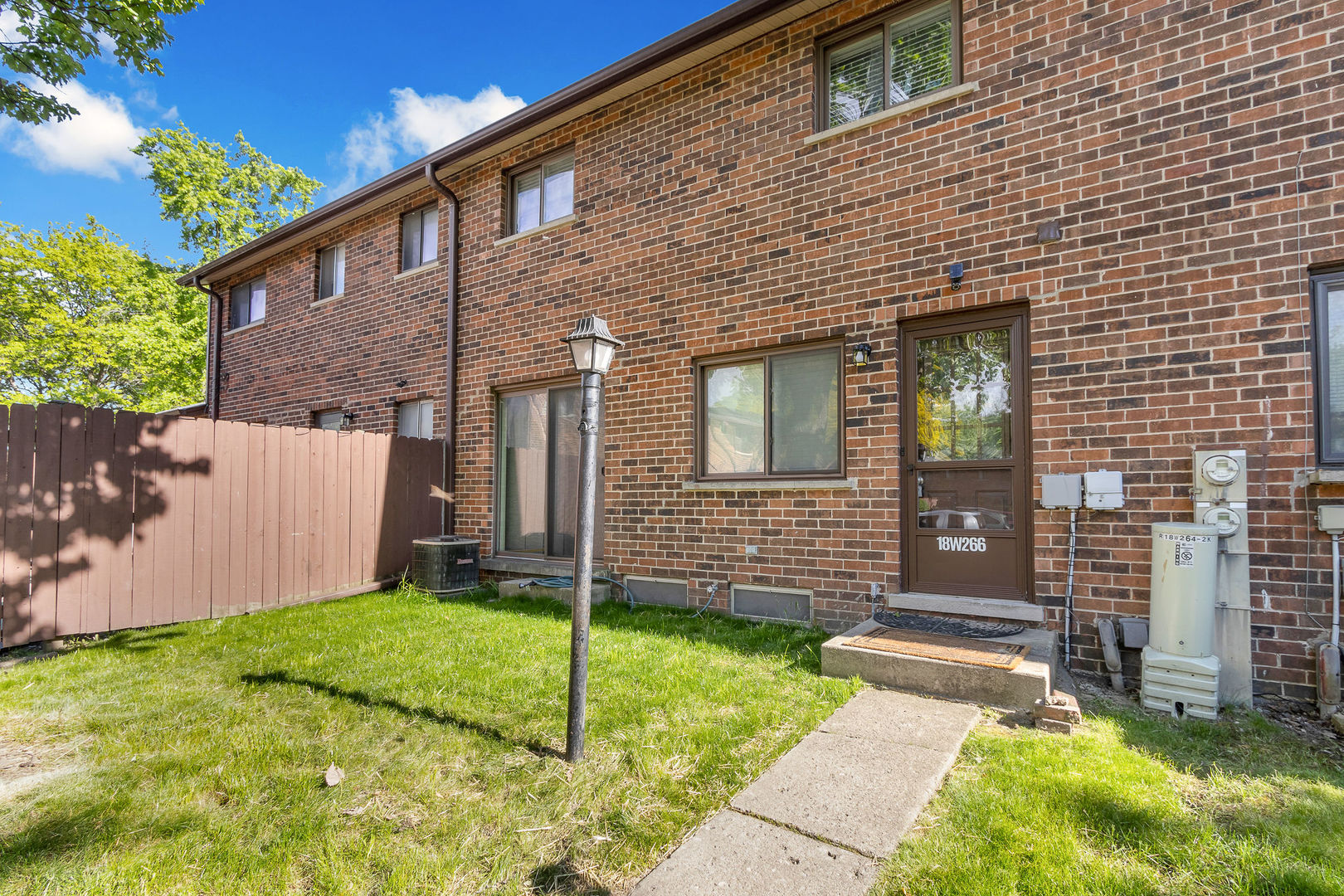 18w266 Knollwood Lane