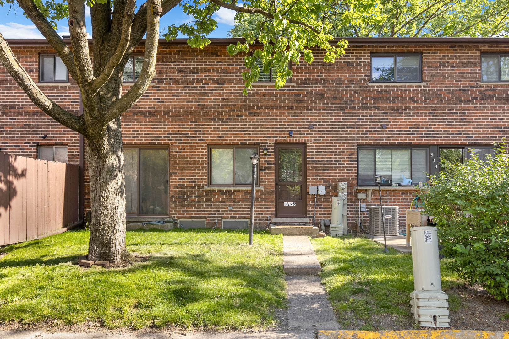 18w266 Knollwood Lane