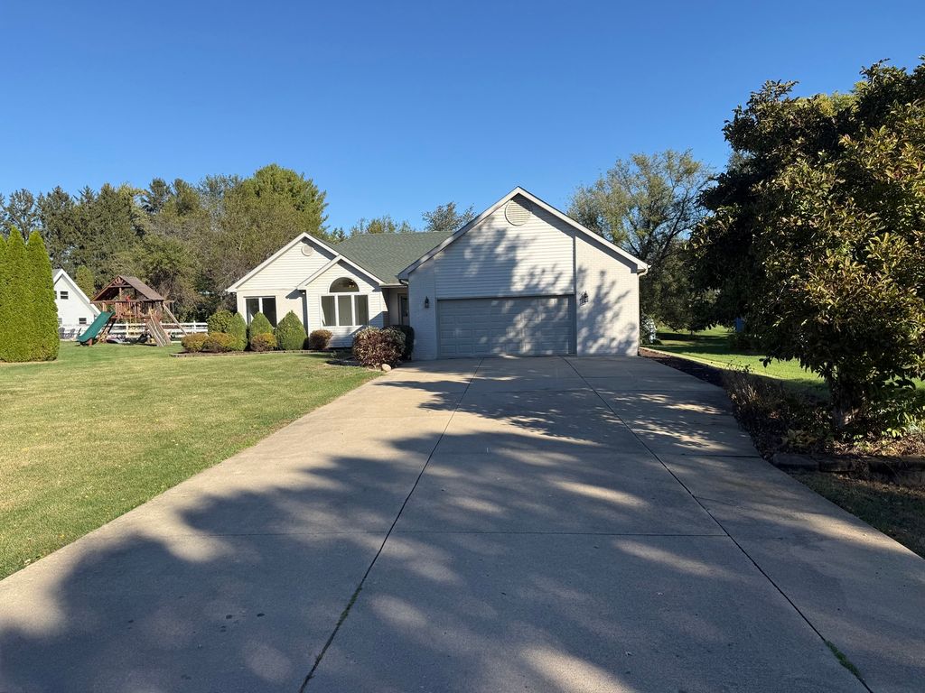 Photo for 5Z Bonnie Lane, Somonauk, IL 60552 (MLS # 12499614)