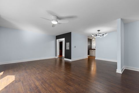 Tiny photo for 2300 Windsor Mall Court #2E, Park Ridge, IL 60068 (MLS # 12480394)