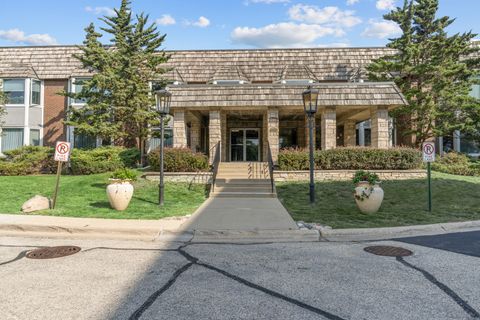 Tiny photo for 2300 Windsor Mall Court #2E, Park Ridge, IL 60068 (MLS # 12480394)