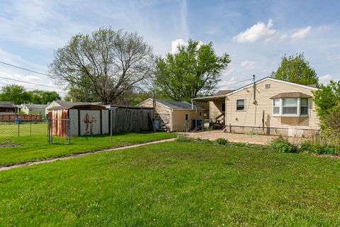Tiny photo for 17112 10th Avenue, East Moline, IL 61244 (MLS # 12624627)