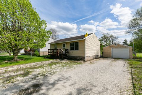 Tiny photo for 17112 10th Avenue, East Moline, IL 61244 (MLS # 12624627)
