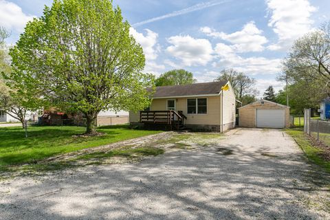 Photo of 17112 10th Avenue, East Moline, IL 61244 (MLS # 12624627)