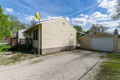 Tiny photo for 17112 10th Avenue, East Moline, IL 61244 (MLS # 12624627)