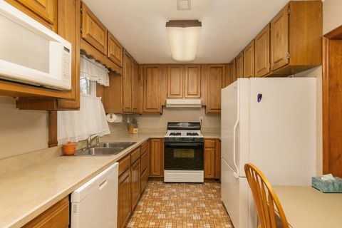 Tiny photo for 17112 10th Avenue, East Moline, IL 61244 (MLS # 12624627)