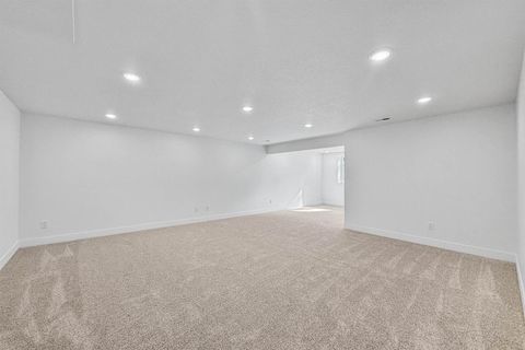 Tiny photo for 1360 Heights Court, Bettendorf, IA 52722 (MLS # 100000530)