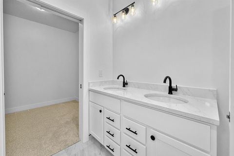 Tiny photo for 1360 Heights Court, Bettendorf, IA 52722 (MLS # 100000530)