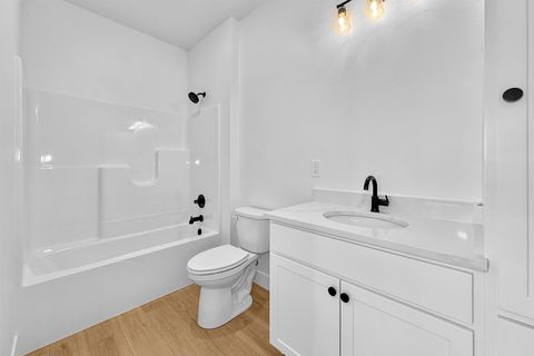 Tiny photo for 1360 Heights Court, Bettendorf, IA 52722 (MLS # 100000530)