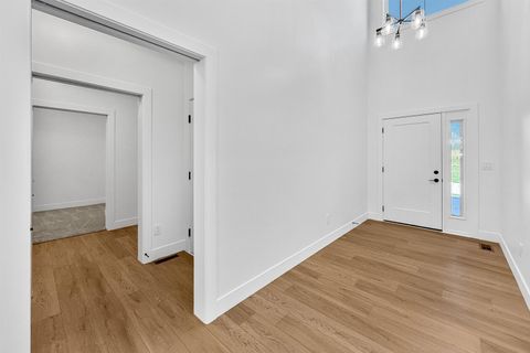 Tiny photo for 1360 Heights Court, Bettendorf, IA 52722 (MLS # 100000530)