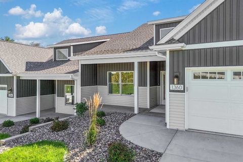 Photo of 1360 Heights Court, Bettendorf, IA 52722 (MLS # 100000530)