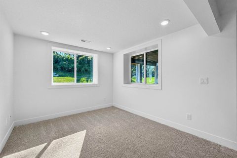 Tiny photo for 1360 Heights Court, Bettendorf, IA 52722 (MLS # 100000530)