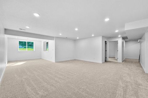 Tiny photo for 1360 Heights Court, Bettendorf, IA 52722 (MLS # 100000530)