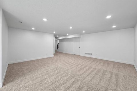 Tiny photo for 1360 Heights Court, Bettendorf, IA 52722 (MLS # 100000530)