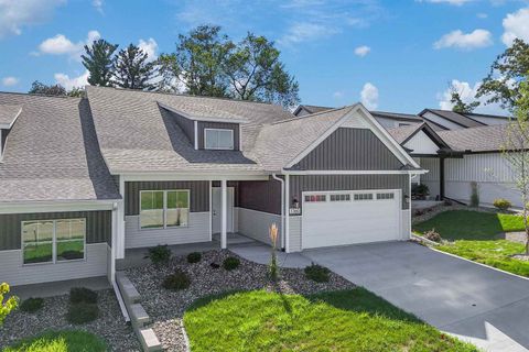 Tiny photo for 1360 Heights Court, Bettendorf, IA 52722 (MLS # 100000530)