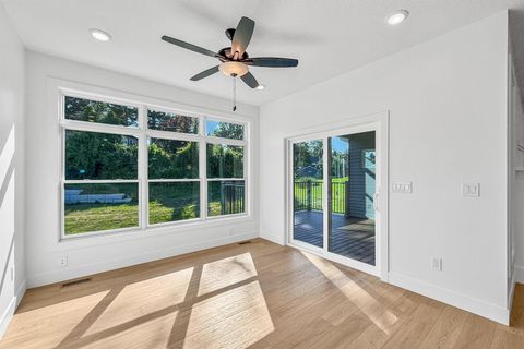 Tiny photo for 1360 Heights Court, Bettendorf, IA 52722 (MLS # 100000530)