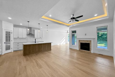 Tiny photo for 1360 Heights Court, Bettendorf, IA 52722 (MLS # 100000530)