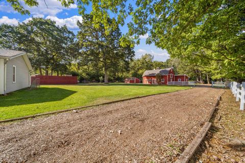 Tiny photo for 2404 13th Street, Winthrop Harbor, IL 60096 (MLS # 12481903)