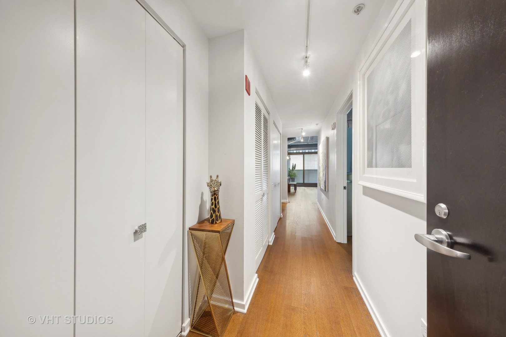 240 E Illinois Street 402