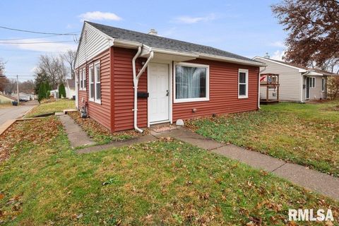 Tiny photo for 1617 W 38TH Street, Davenport, IA 52806 (MLS # QC4269664)