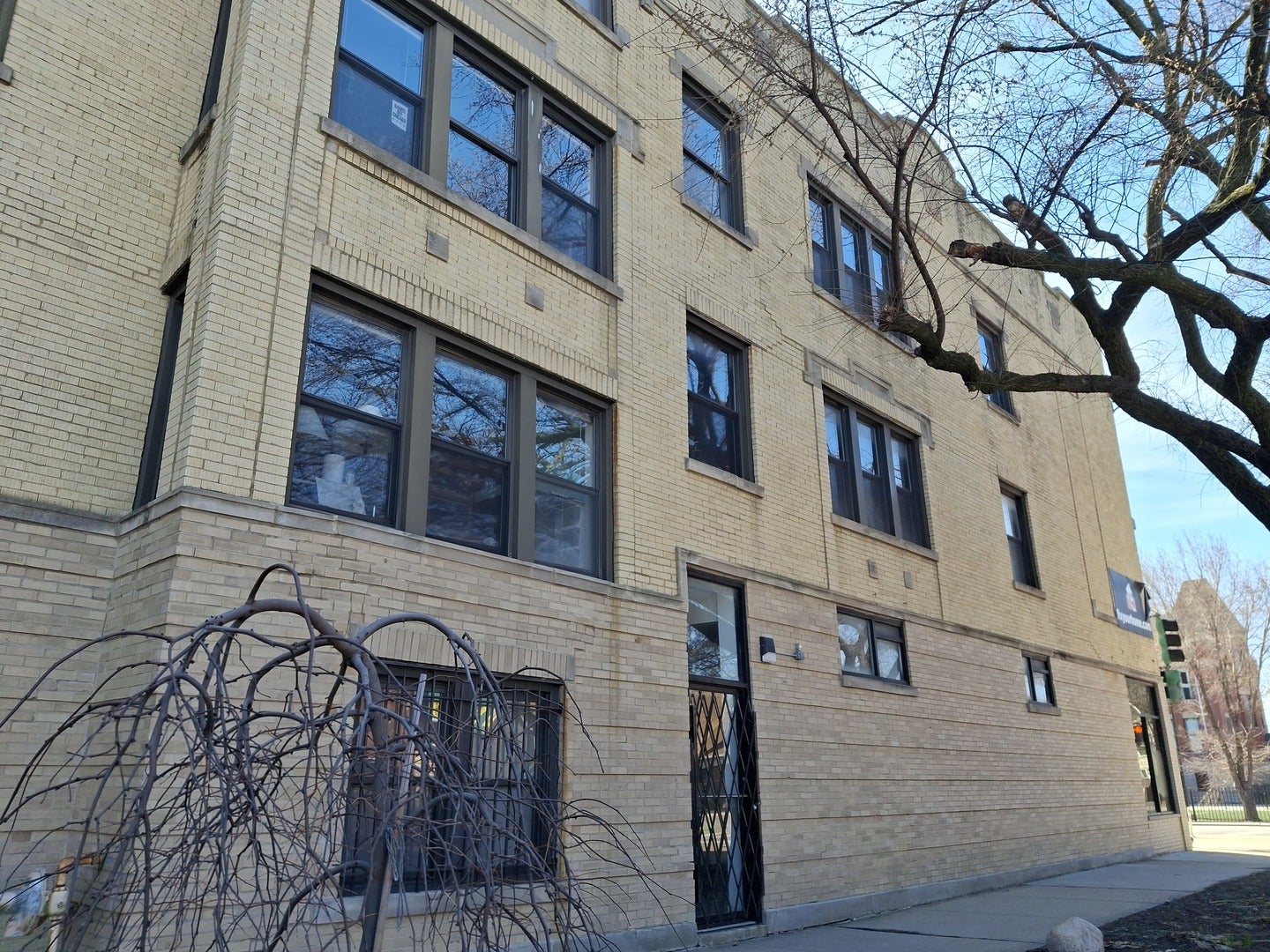 3149 W Wellington Avenue 1