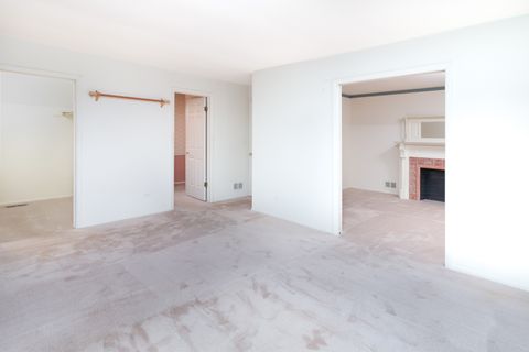 Tiny photo for 7 Court Of Fox River Vly, Lincolnshire, IL 60069 (MLS # 12478219)
