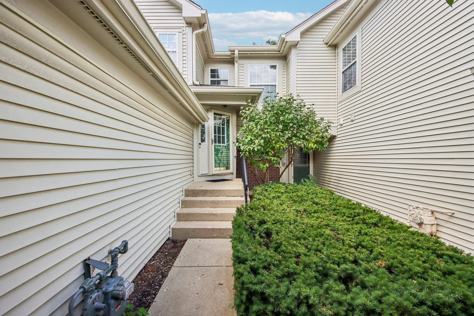 1052 Woodhill Court
