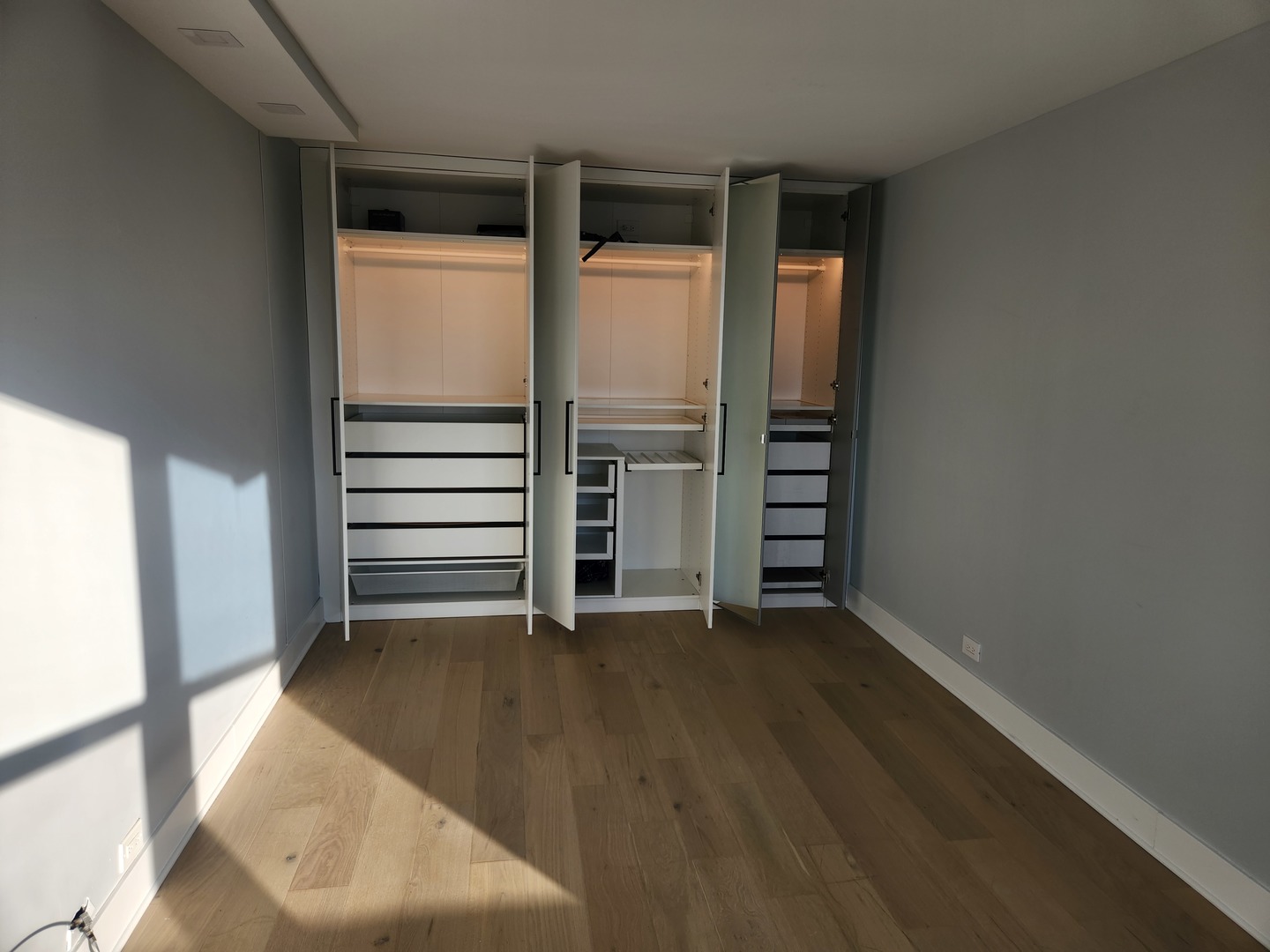 1560 N Sandburg Terrace 2605J