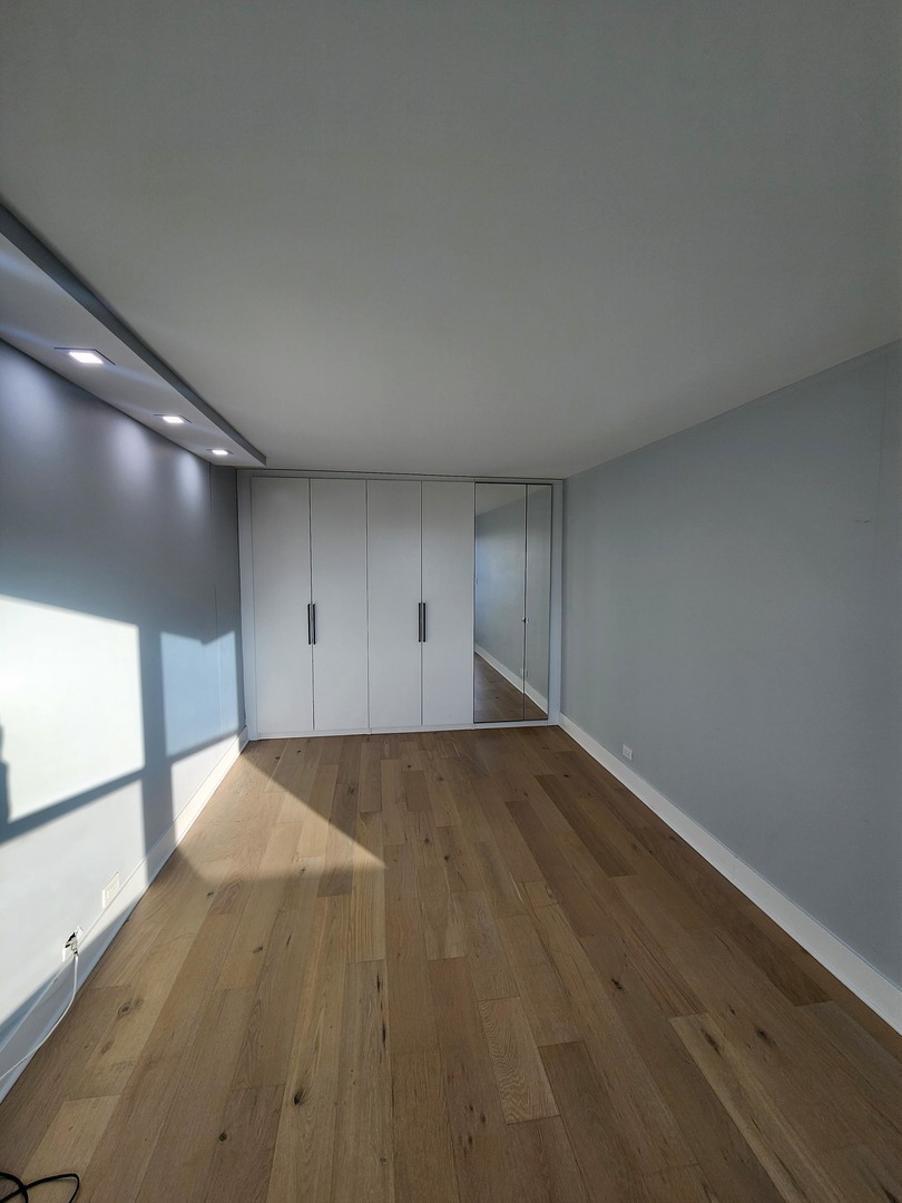 1560 N Sandburg Terrace 2605J