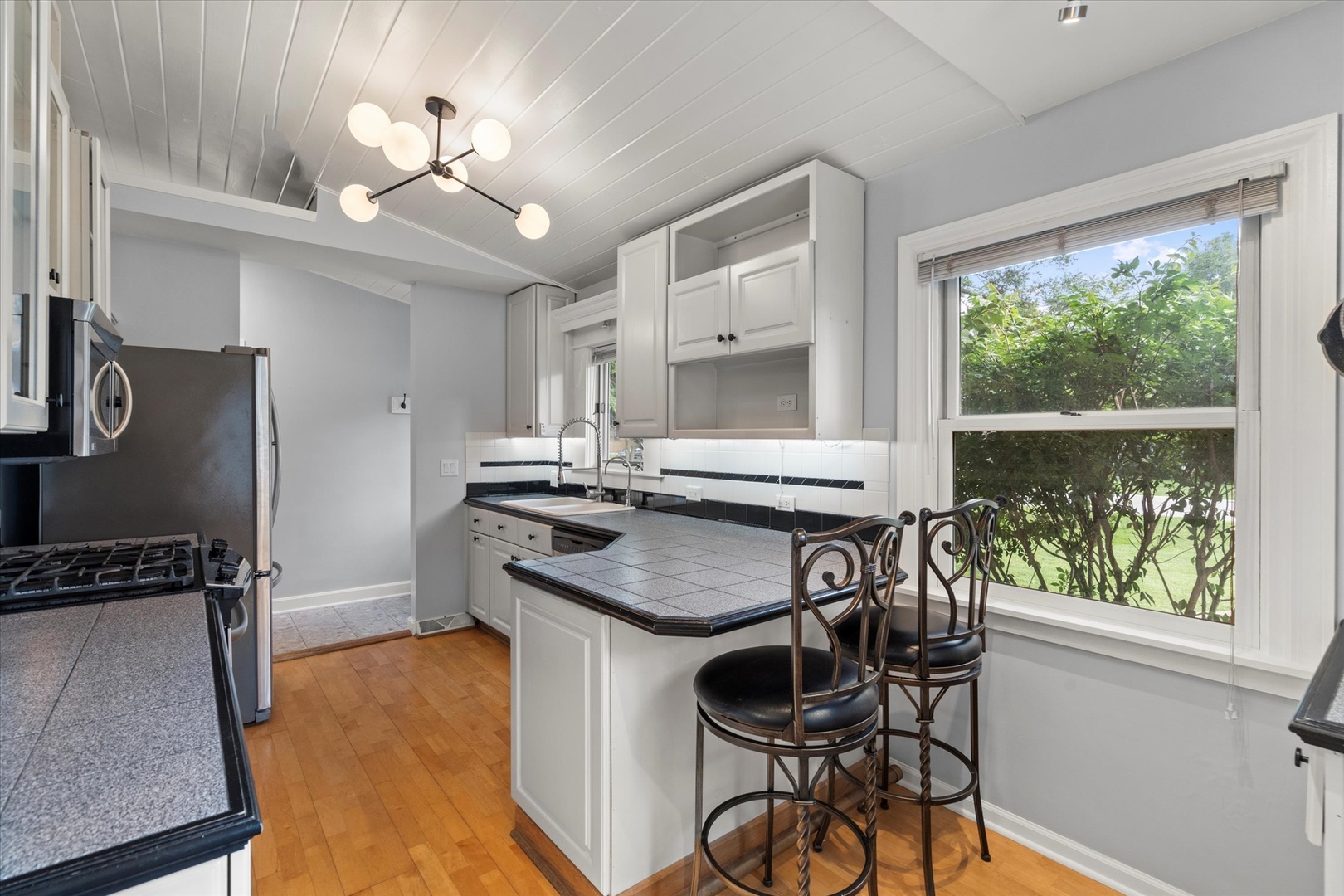 23W500 Burdette Avenue