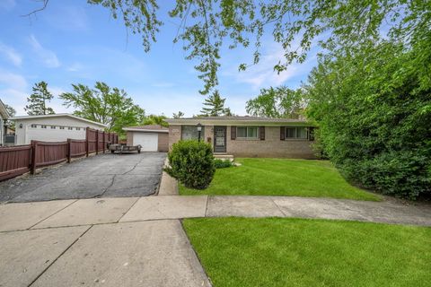 Photo of 602 Bluff Court, Streamwood, IL 60107 (MLS # 12640425)