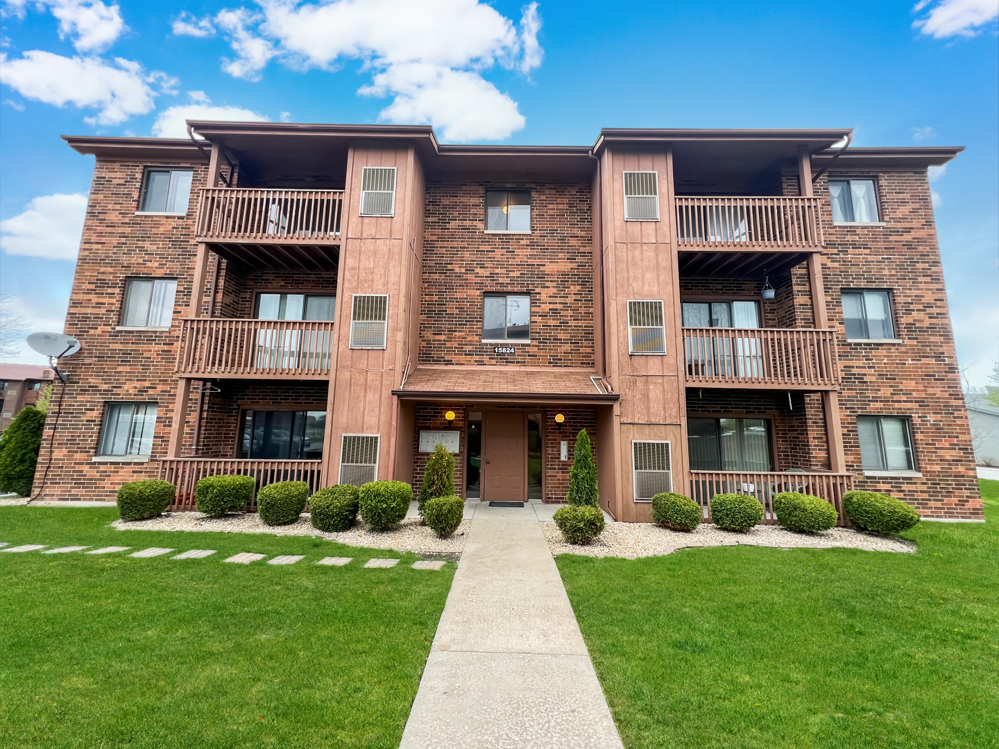 View Oak Forest, IL 60452 condo