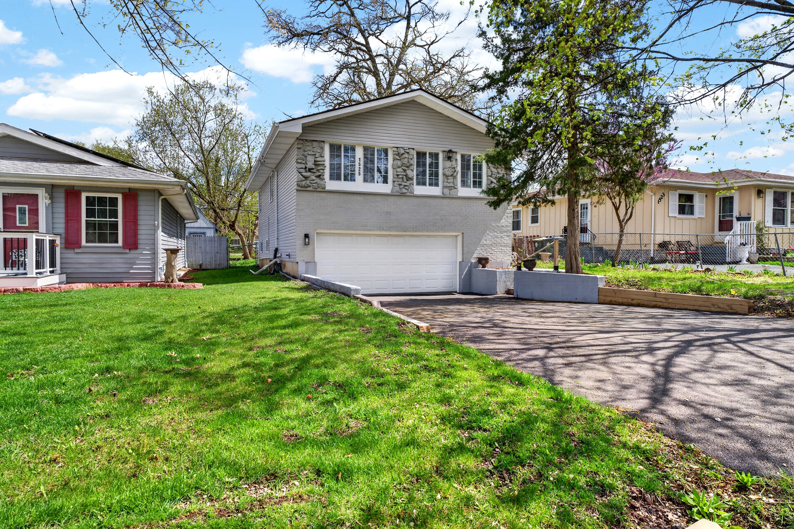 1525 Grove Drive