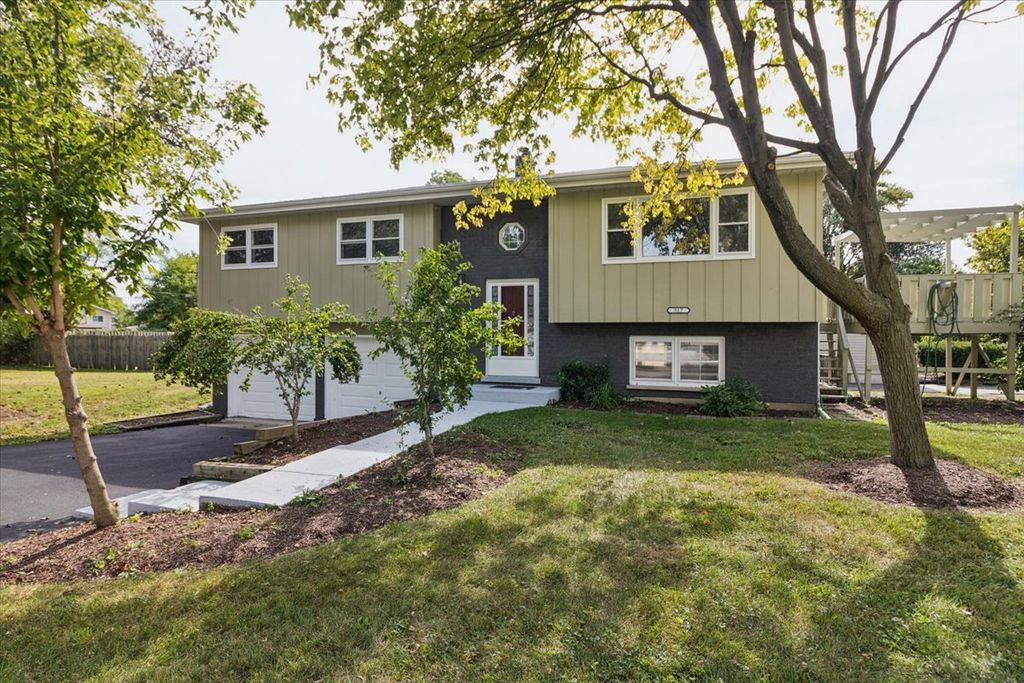 Photo for 317 N Central Avenue, Wood Dale, IL 60191 (MLS # 12485594)