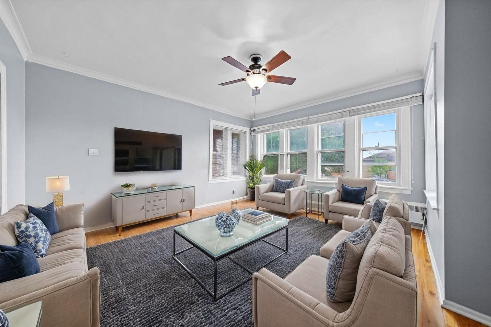 6058 S Massasoit Avenue