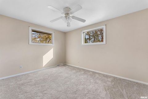 Tiny photo for 2326 KINGSWAY Drive, Bettendorf, IA 52722 (MLS # QC4269379)