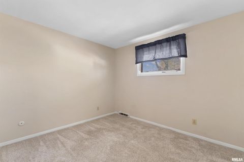 Tiny photo for 2326 KINGSWAY Drive, Bettendorf, IA 52722 (MLS # QC4269379)