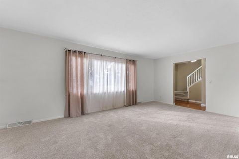 Tiny photo for 2326 KINGSWAY Drive, Bettendorf, IA 52722 (MLS # QC4269379)