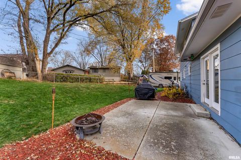 Tiny photo for 2326 KINGSWAY Drive, Bettendorf, IA 52722 (MLS # QC4269379)