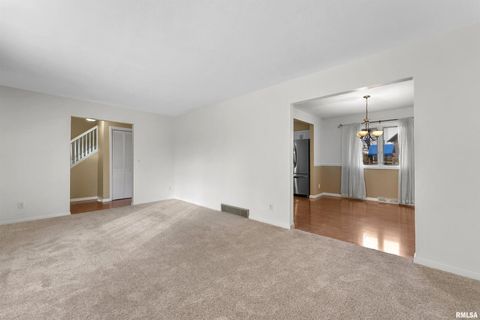 Tiny photo for 2326 KINGSWAY Drive, Bettendorf, IA 52722 (MLS # QC4269379)