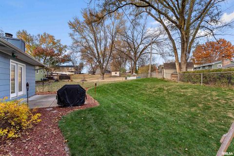 Tiny photo for 2326 KINGSWAY Drive, Bettendorf, IA 52722 (MLS # QC4269379)