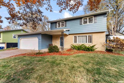 Tiny photo for 2326 KINGSWAY Drive, Bettendorf, IA 52722 (MLS # QC4269379)