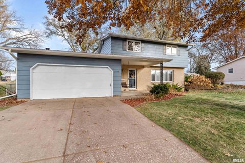Tiny photo for 2326 KINGSWAY Drive, Bettendorf, IA 52722 (MLS # QC4269379)