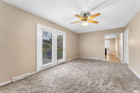 Tiny photo for 2326 KINGSWAY Drive, Bettendorf, IA 52722 (MLS # QC4269379)