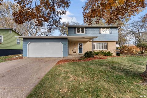 Photo of 2326 KINGSWAY Drive, Bettendorf, IA 52722 (MLS # QC4269379)