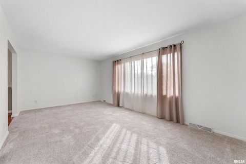 Tiny photo for 2326 KINGSWAY Drive, Bettendorf, IA 52722 (MLS # QC4269379)