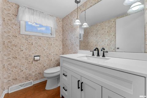 Tiny photo for 2326 KINGSWAY Drive, Bettendorf, IA 52722 (MLS # QC4269379)